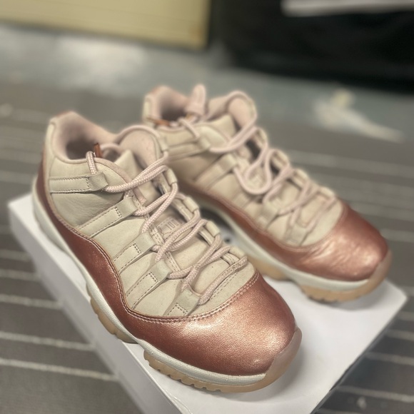 Air Jordan Retro 11 Rose Gold - Picture 1 of 4
